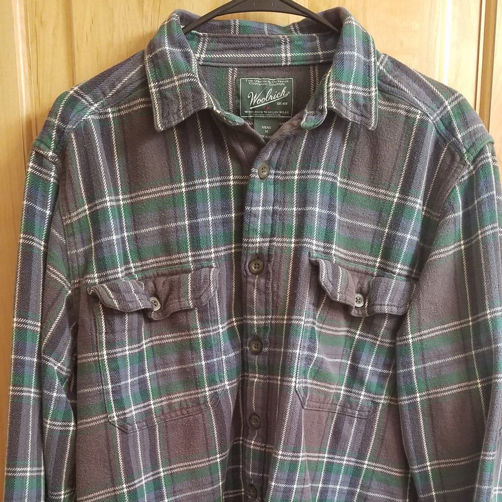 Classic Casual Woolrich Flannel - Size Men's Medium - Blue/Green Plaid